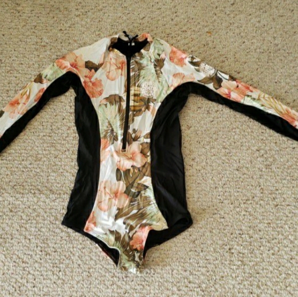 Rip Curl Size 10 Hawaiian Flower UV Rash guard su